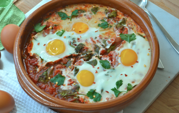 Baked Eggs With Spinach and Tomatoes