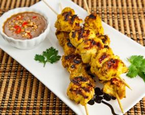 Chicken Satay with Peanut Dipping Sauce