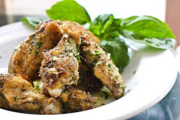 Easy Oven Baked Garlic Chicken Wings