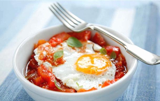Healthy Capsicum salsa and fried eggs