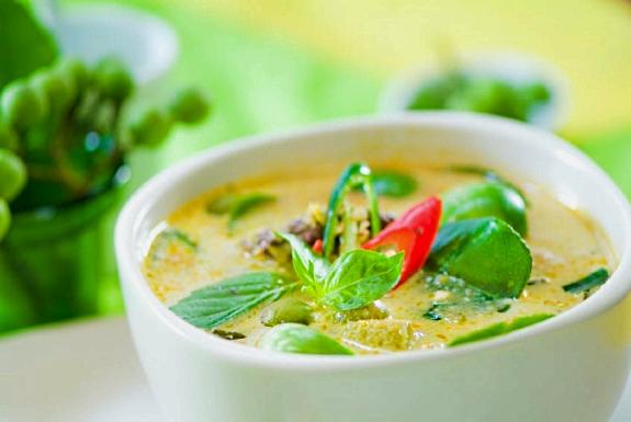 Healthy and low fat thai green curry with chicken and green beans recipe