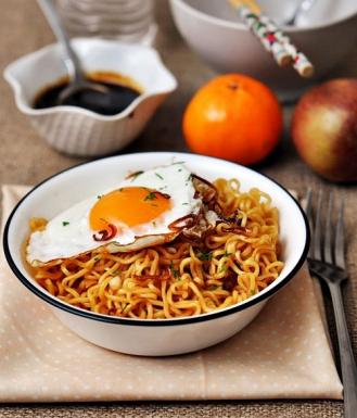 RAMEN NOODLES WITH FRIED EGGS