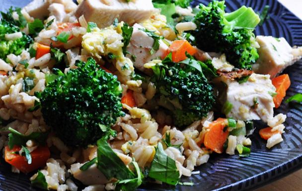 Stir-fried chicken with broccoli & brown rice