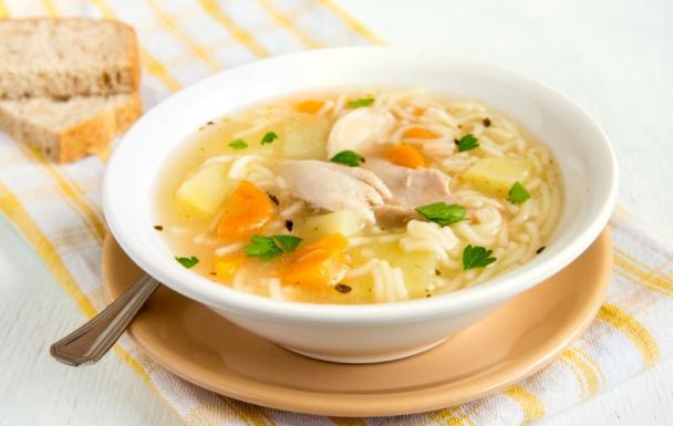 High-protein recipe: Thai chicken noodle soup with green tea and mint