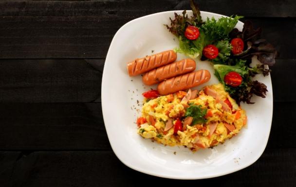 Scrambled Eggs with Chicken Sausages