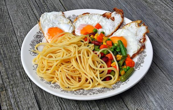 Spaghetti With Herbs, Chilies, and Eggs